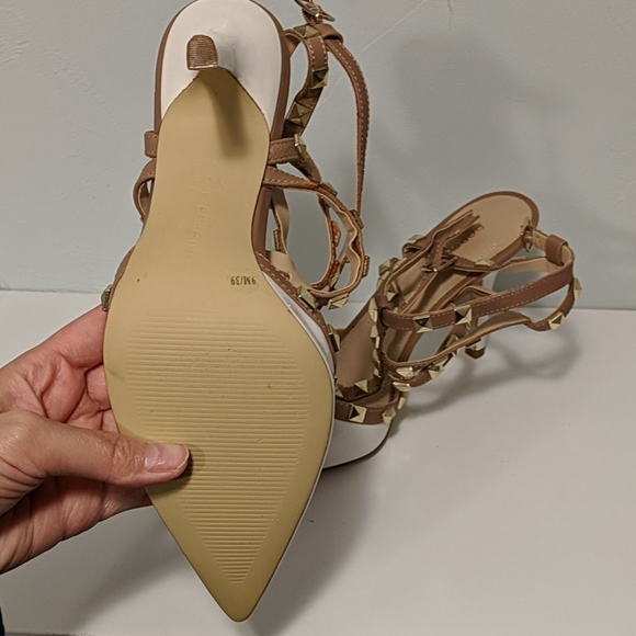 Heels - Picture 2 of 3